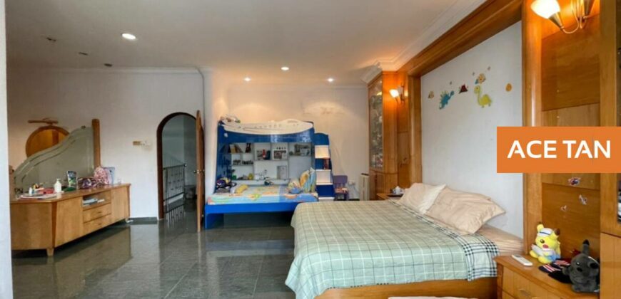 Taman Molek – 2 Storey SuperLink House – FOR SALE