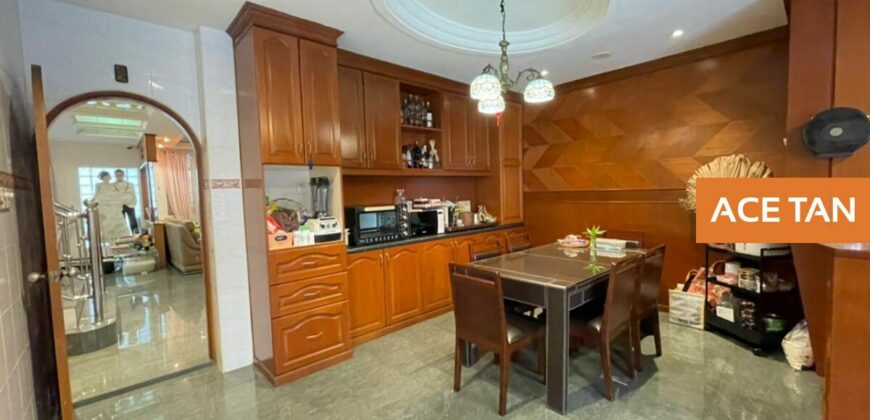Taman Molek – 2 Storey SuperLink House – FOR SALE