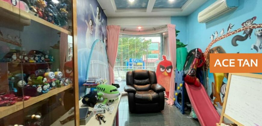 Taman Molek – 2 Storey SuperLink House – FOR SALE