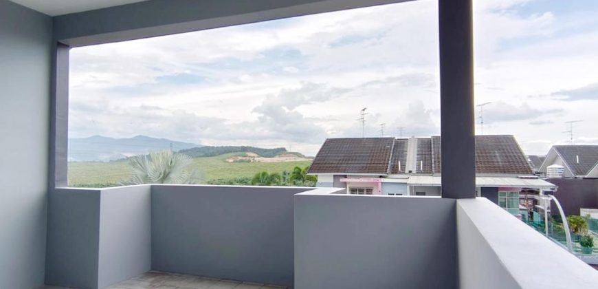 Taman Pulai Bayu – 3 Storey Semi Detached House – FOR SALE