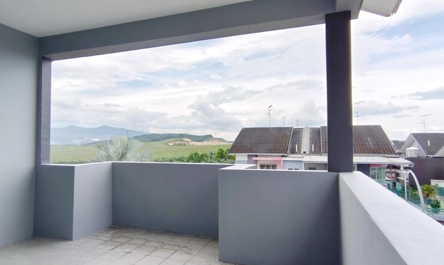 Taman Pulai Bayu – 3 Storey Semi Detached House – FOR SALE Taman Pulai Bayu – 3 Storey Semi Detached House – FOR SALE