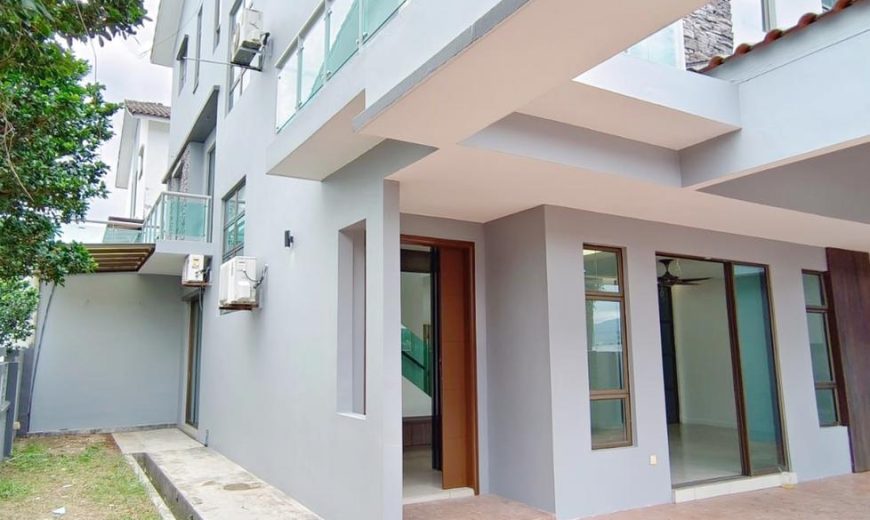 Taman Pulai Bayu – 3 Storey Semi Detached House – FOR SALE Taman Pulai Bayu – 3 Storey Semi Detached House – FOR SALE