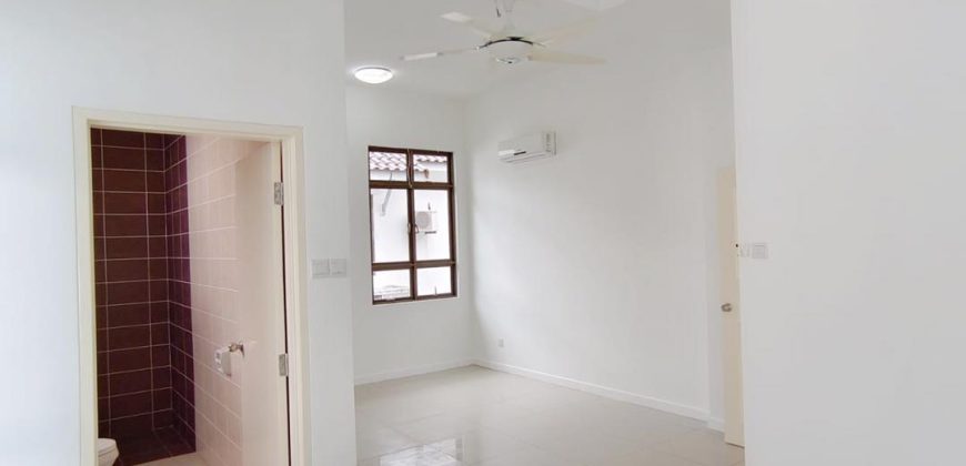 Taman Pulai Bayu – 3 Storey Semi Detached House – FOR SALE