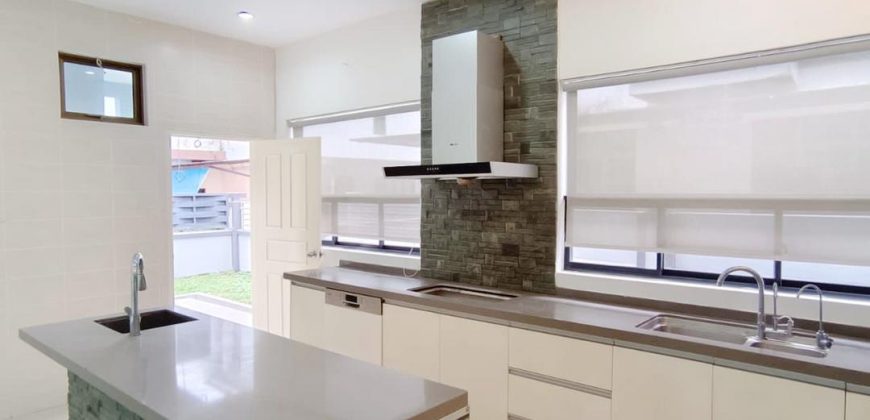 Taman Pulai Bayu – 3 Storey Semi Detached House – FOR SALE