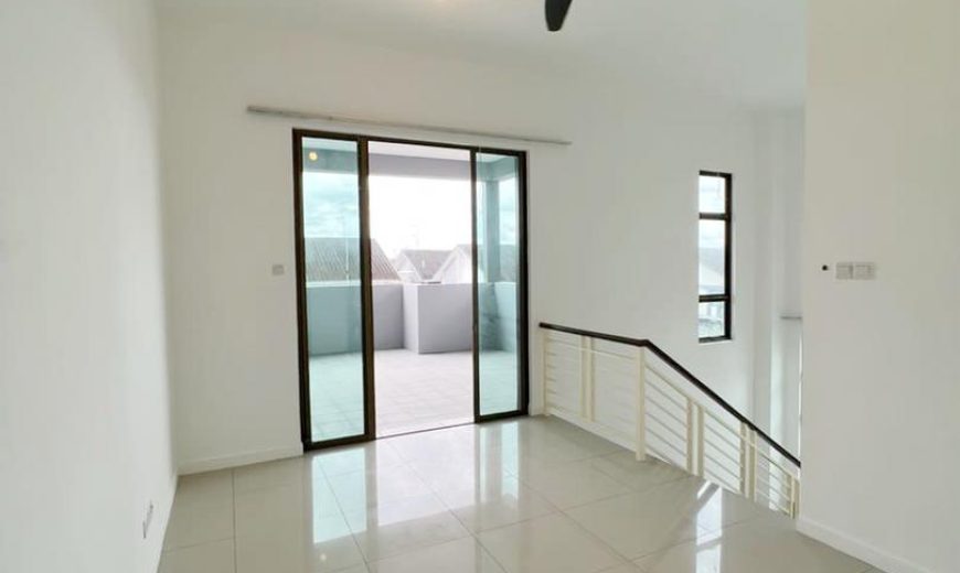 Taman Pulai Bayu – 3 Storey Semi Detached House – FOR SALE Taman Pulai Bayu – 3 Storey Semi Detached House – FOR SALE