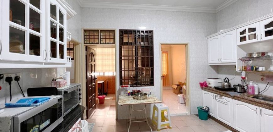 Taman Molek – 2 Storey End Lot Terrace House – FOR SALE Taman Molek – 2 Storey End Lot Terrace House – FOR SALE