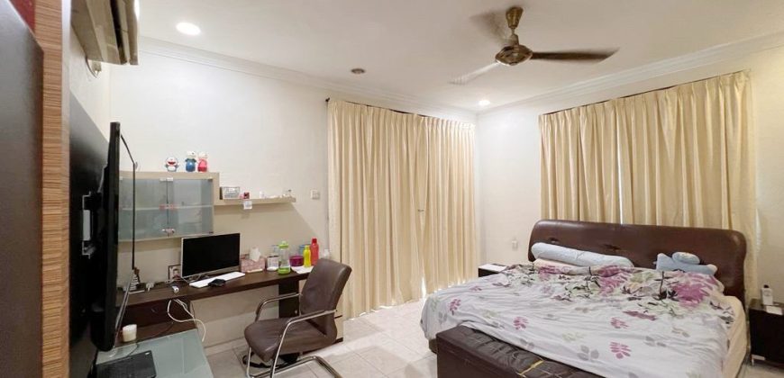 Taman Molek – 2 Storey End Lot Terrace House – FOR SALE Taman Molek – 2 Storey End Lot Terrace House – FOR SALE