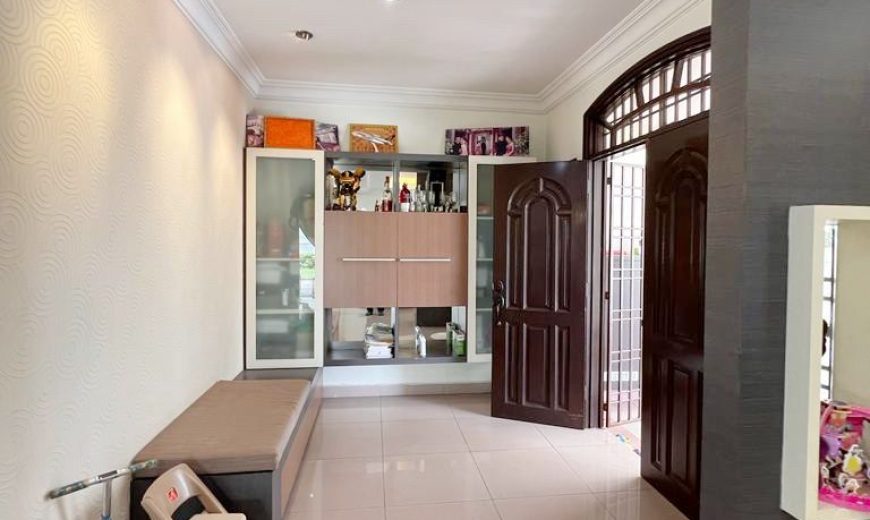 Taman Molek – 2 Storey End Lot Terrace House – FOR SALE Taman Molek – 2 Storey End Lot Terrace House – FOR SALE