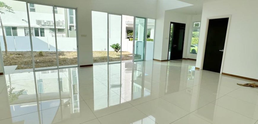 Senibong Cove – 2.5 Storey Semi Detached House – FOR SALE Senibong Cove – 2.5 Storey Semi Detached House – FOR SALE