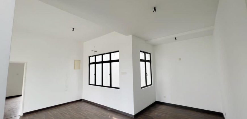 Desa Tebrau – 3 Storey Corner Semi Detached House – FOR SALE Desa Tebrau – 3 Storey Corner Semi Detached House – FOR SALE