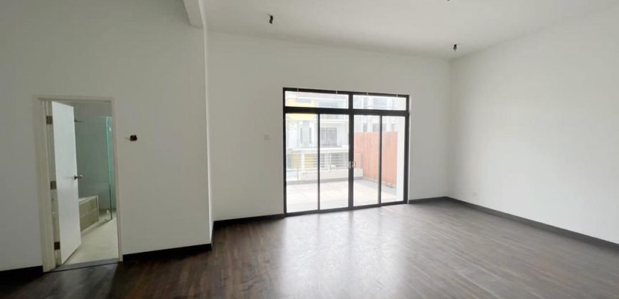 Desa Tebrau – 3 Storey Corner Semi Detached House – FOR SALE Desa Tebrau – 3 Storey Corner Semi Detached House – FOR SALE