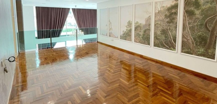 Taman Molek – 2 Storey Corner Semi Detached House – FOR RENT Taman Molek – 2 Storey Corner Semi Detached House – FOR RENT