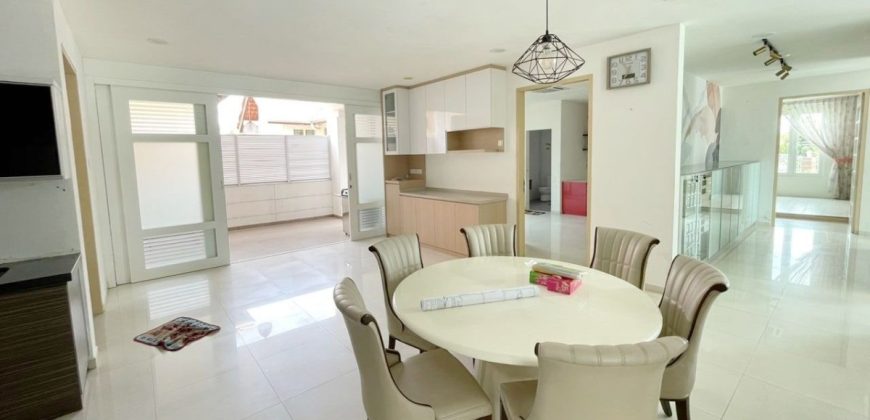 Taman Molek – 2 Storey Corner Semi Detached House – FOR RENT Taman Molek – 2 Storey Corner Semi Detached House – FOR RENT