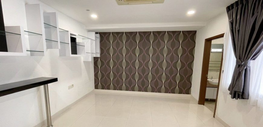 Taman Molek – 2 Storey Corner Semi Detached House – FOR RENT Taman Molek – 2 Storey Corner Semi Detached House – FOR RENT