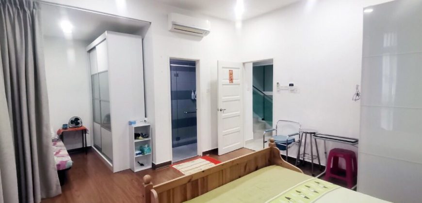 Mutiara Mas – 3 Storey Cluster House – FOR SALE Mutiara Mas – 3 Storey Cluster House – FOR SALE