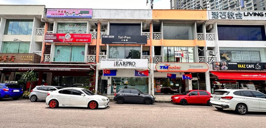 Taman Molek – 3 Storey Shop Lot – FOR SALE Taman Molek – 3 Storey Shop Lot – FOR SALE