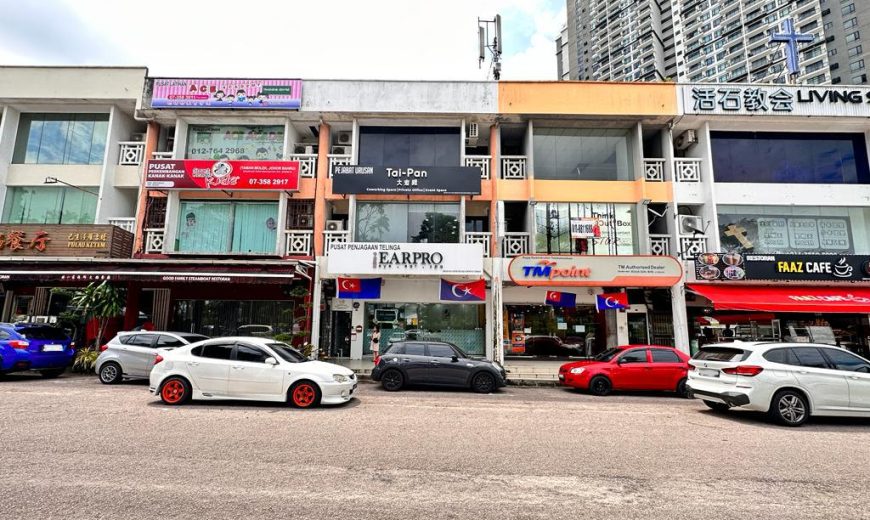 Taman Molek – 3 Storey Shop Lot – FOR SALE Taman Molek – 3 Storey Shop Lot – FOR SALE
