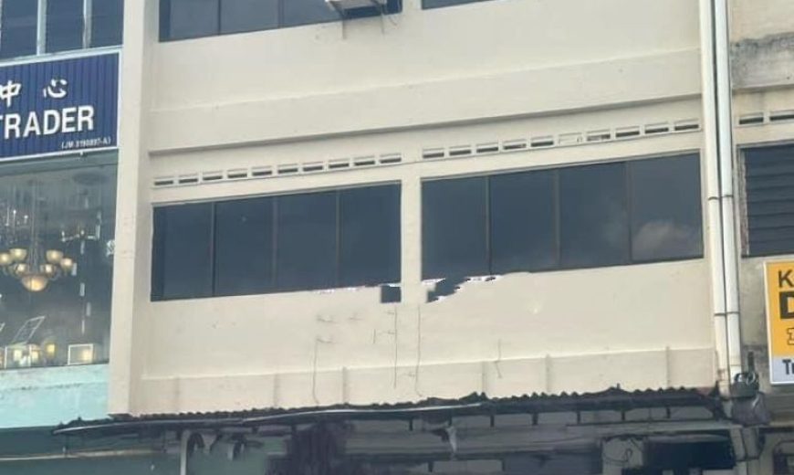 Johor Jaya – 3 Storey Shop Lot – FOR SALE Johor Jaya – 3 Storey Shop Lot – FOR SALE
