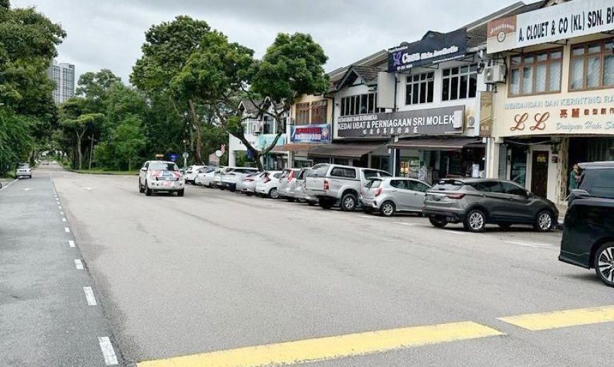 Taman Molek – 2 Storey Shop Lot – FOR SALE Taman Molek – 2 Storey Shop Lot – FOR SALE