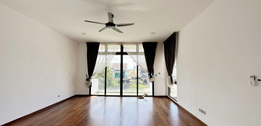 Horizon Hills – 3 Storey Bungalow House – FOR SALE Horizon Hills – 3 Storey Bungalow House – FOR SALE