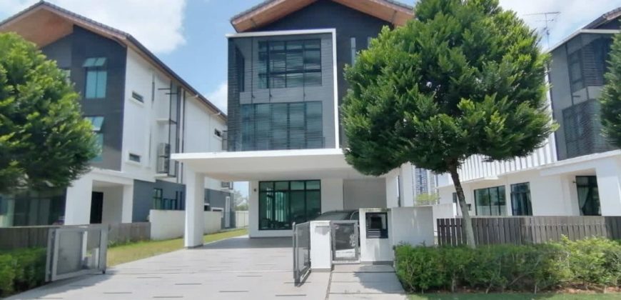 Senibong Cove – 3 Storey Bungalow – FOR SALE Senibong Cove – 3 Storey Bungalow – FOR SALE