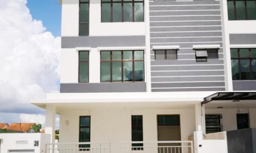 Mutiara Mas – 3 Storey End Lot Cluster House – FOR SALE Mutiara Mas – 3 Storey End Lot Cluster House – FOR SALE