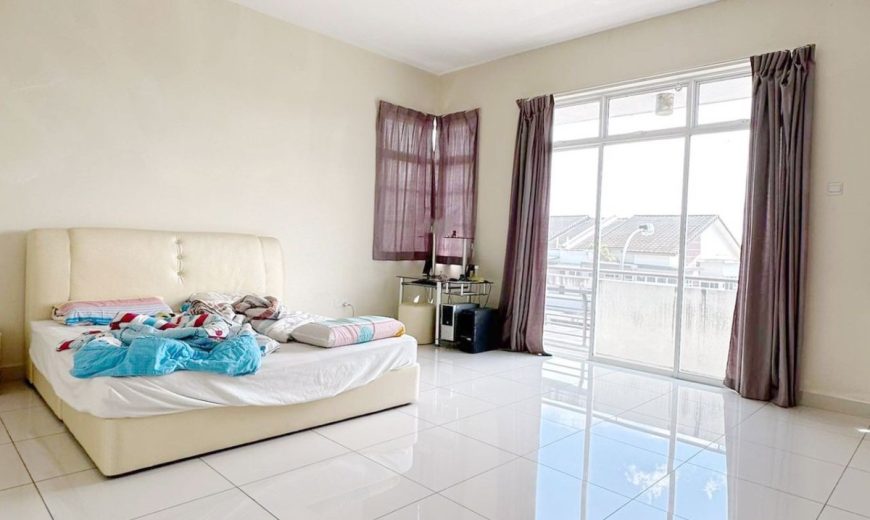 Taman Pulai Bayu – 2.5 Storey Semi Detached House – FOR SALE Taman Pulai Bayu – 2.5 Storey Semi Detached House – FOR SALE