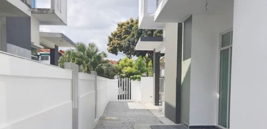 Bandar Dato Onn – 2 Storey Semi Detached House – FOR SALE Bandar Dato Onn – 2 Storey Semi Detached House – FOR SALE