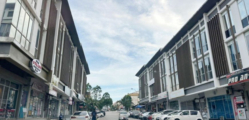 Taman Cahaya Kota Puteri – 3 Storey Corner Shoplot – FOR RENT