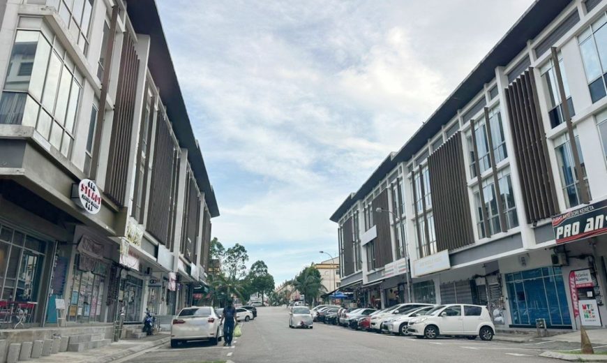 Taman Cahaya Kota Puteri – 3 Storey Corner Shoplot – FOR SALE Taman Cahaya Kota Puteri – 3 Storey Corner Shoplot – FOR SALE