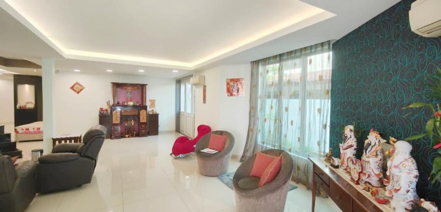 Taman Molek – 2 Storey Semi Detached House – FOR SALE Taman Molek – 2 Storey Semi Detached House – FOR SALE