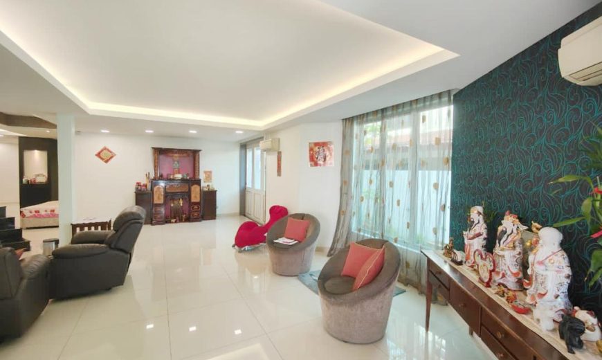Taman Molek – 2 Storey Semi Detached House – FOR SALE Taman Molek – 2 Storey Semi Detached House – FOR SALE