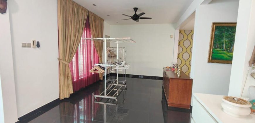 Taman Molek – 2 Storey Semi Detached House – FOR SALE Taman Molek – 2 Storey Semi Detached House – FOR SALE