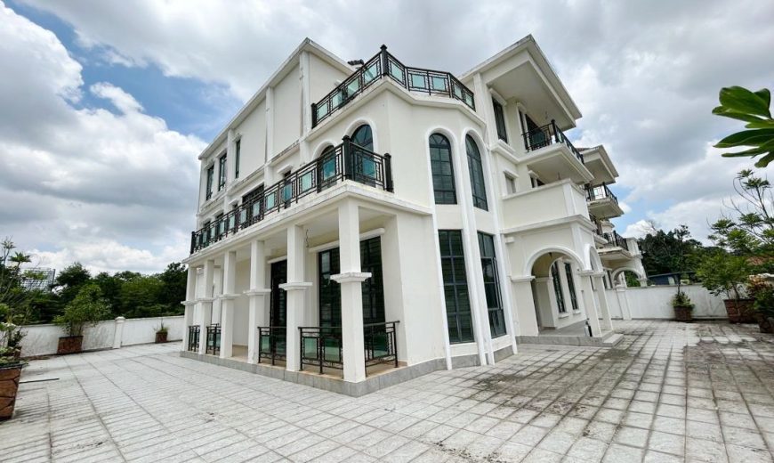 Laguna Heights @ Taman Laguna – 3 Storey Bungalow House – FOR SALE Laguna Heights @ Taman Laguna – 3 Storey Bungalow House – FOR SALE