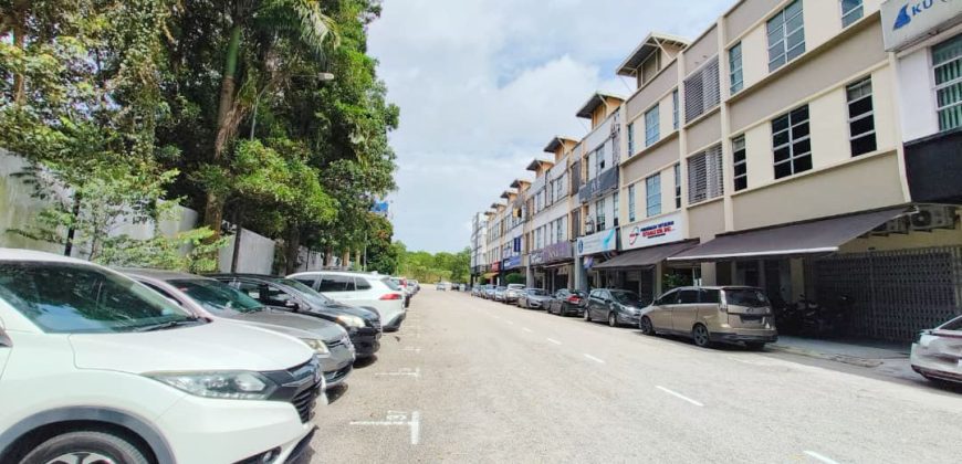 Mount Austin – 3 Storey Shoplot – FOR SALE Mount Austin – 3 Storey Shoplot – FOR SALE