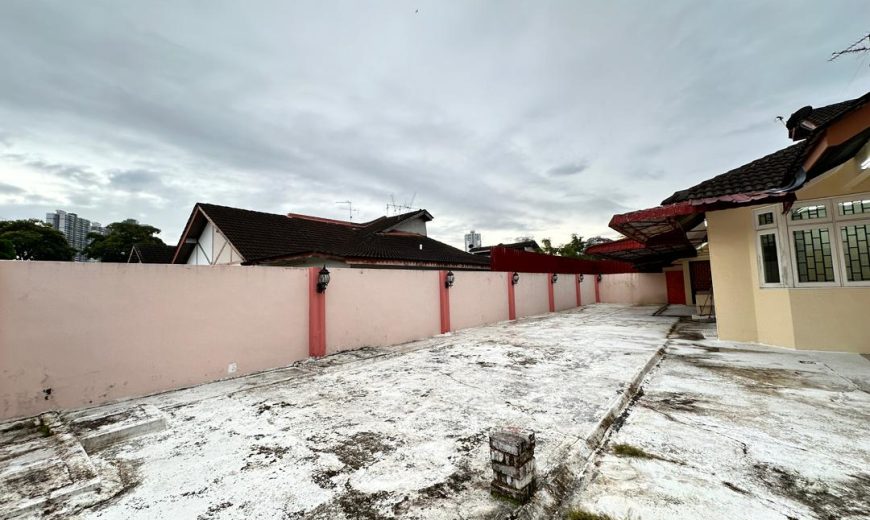 Taman Molek – 1.5 Storey End Lot Terrace House – FOR SALE Taman Molek – 1.5 Storey End Lot Terrace House – FOR SALE