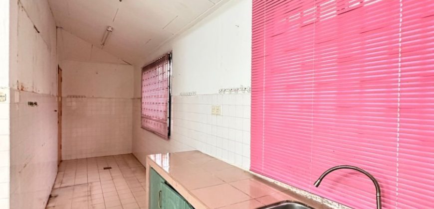 Taman Molek – 1.5 Storey End Lot Terrace House – FOR SALE Taman Molek – 1.5 Storey End Lot Terrace House – FOR SALE