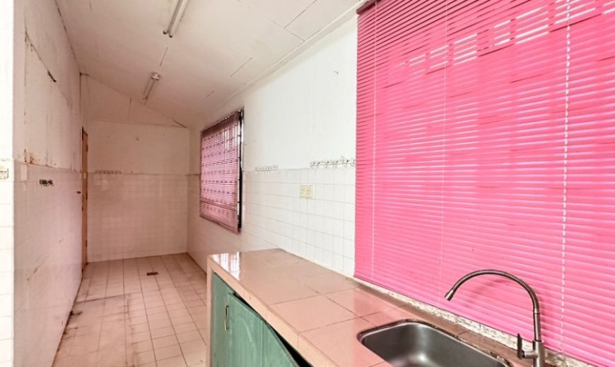 Taman Molek – 1.5 Storey End Lot Terrace House – FOR SALE Taman Molek – 1.5 Storey End Lot Terrace House – FOR SALE