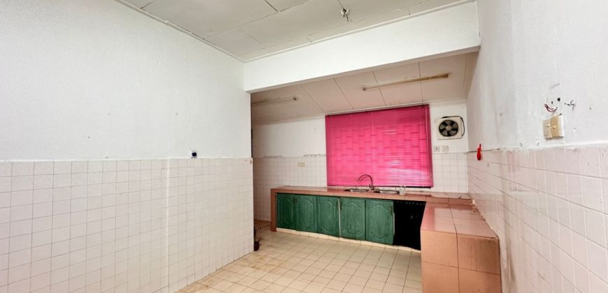 Taman Molek – 1.5 Storey End Lot Terrace House – FOR SALE Taman Molek – 1.5 Storey End Lot Terrace House – FOR SALE