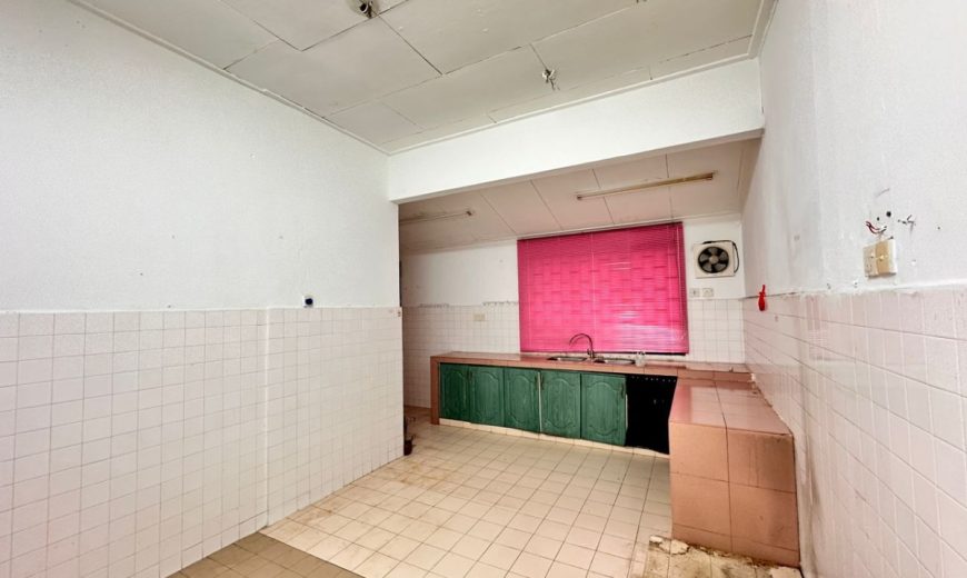 Taman Molek – 1.5 Storey End Lot Terrace House – FOR SALE Taman Molek – 1.5 Storey End Lot Terrace House – FOR SALE