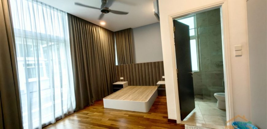 Jb Town Area – 3 Storey Bungalow House – FOR SALE Jb Town Area – 3 Storey Bungalow House – FOR SALE