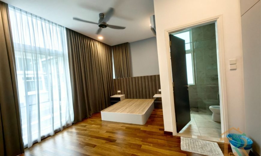 Jb Town Area – 3 Storey Bungalow House – FOR SALE Jb Town Area – 3 Storey Bungalow House – FOR SALE