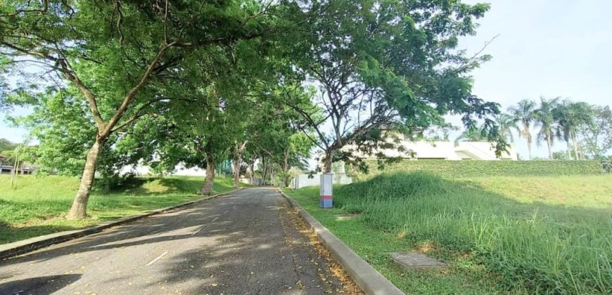 Leisure Farm – Bungalow Land – FOR SALE