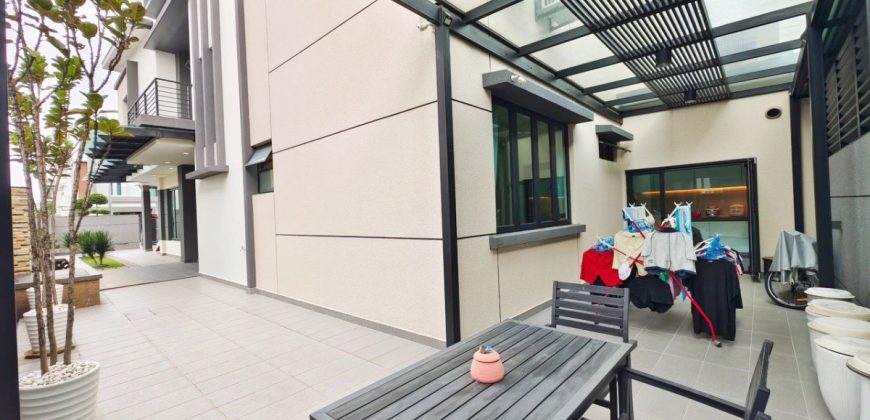 Desa Tebrau – 3 Storey Semi Detached House – FOR SALE Desa Tebrau – 3 Storey Semi Detached House – FOR SALE