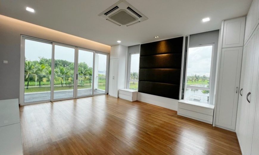 Senibong Cove – 3 Storey End Lot Waterfront Villa – FOR SALE Senibong Cove – 3 Storey End Lot Waterfront Villa – FOR SALE