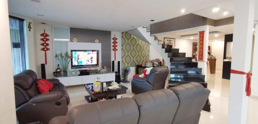 Taman Molek – 2 Storey Semi Detached House – FOR SALE Taman Molek – 2 Storey Semi Detached House – FOR SALE