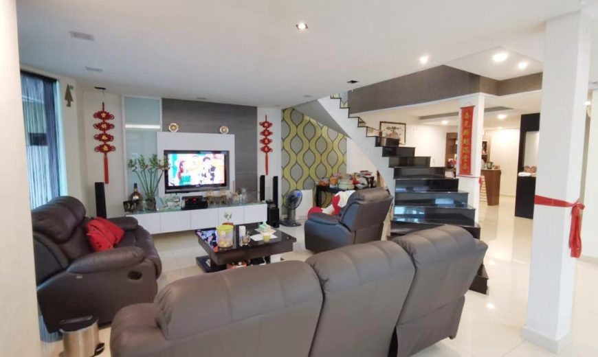 Taman Molek – 2 Storey Semi Detached House – FOR SALE Taman Molek – 2 Storey Semi Detached House – FOR SALE