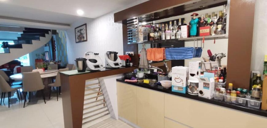 Taman Molek – 2 Storey Semi Detached House – FOR SALE Taman Molek – 2 Storey Semi Detached House – FOR SALE