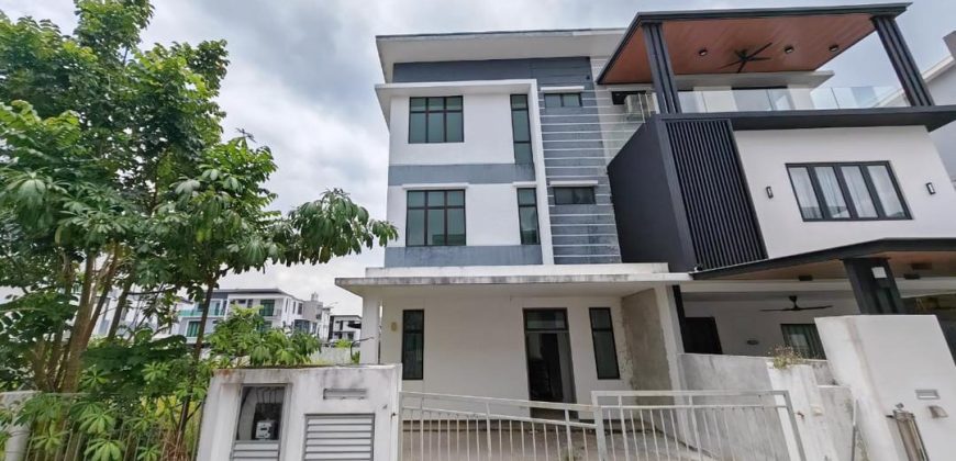 Mutiara Mas – 3 Storey Corner Cluster House – FOR SALE Mutiara Mas – 3 Storey Corner Cluster House – FOR SALE