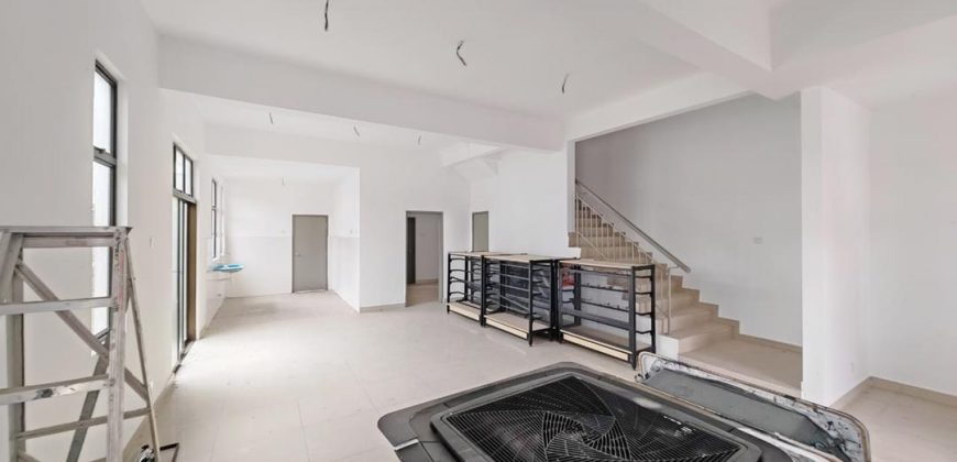 Mutiara Mas – 3 Storey Corner Cluster House – FOR SALE Mutiara Mas – 3 Storey Corner Cluster House – FOR SALE